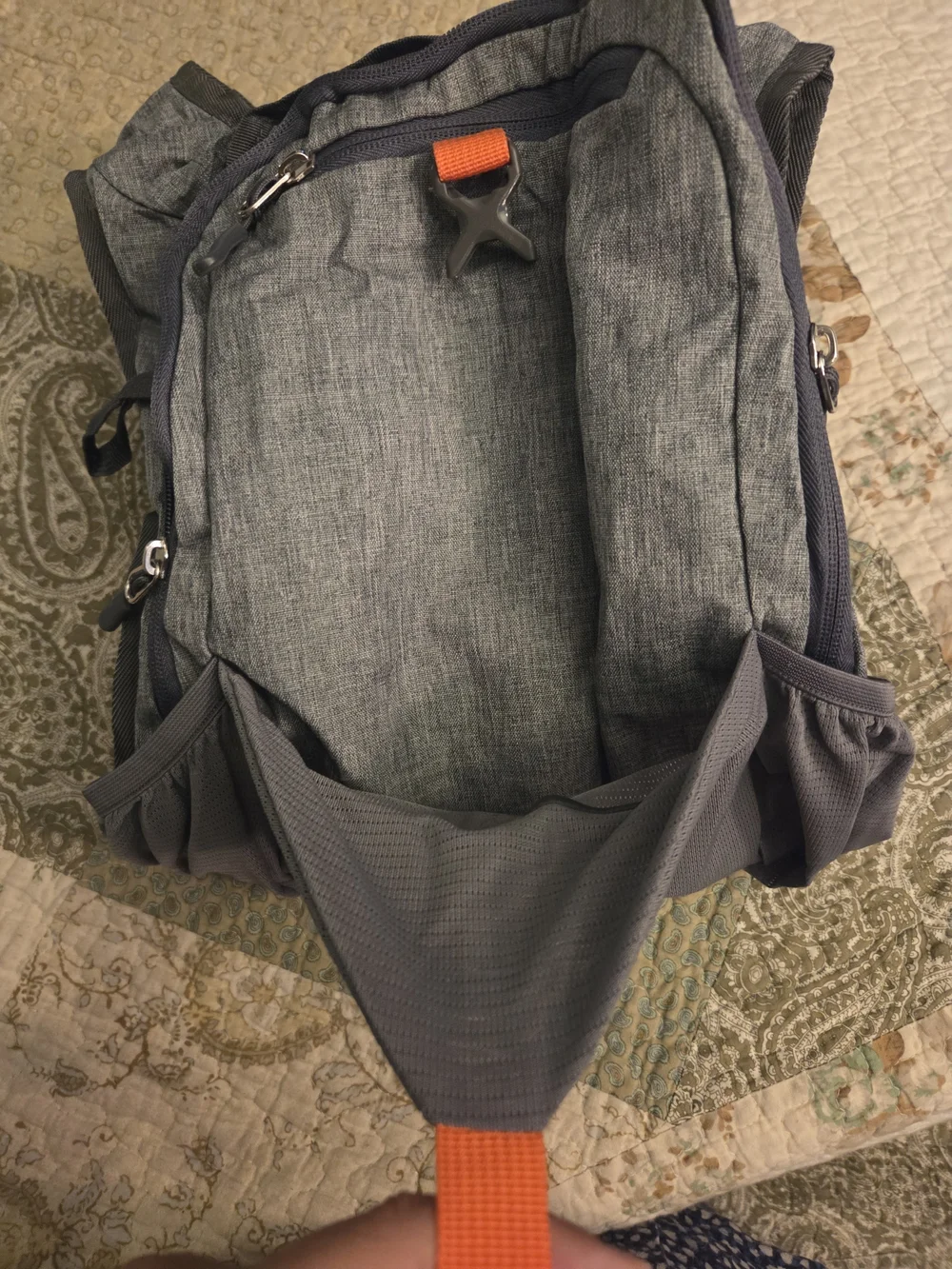N/A gray backpack